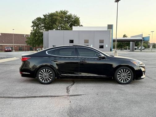 Aurora Black 2017 Kia Cadenza Premium