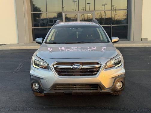 Ice Silver Metallic 2018 Subaru Outback 2.5i Premium
