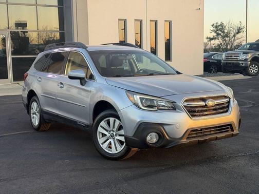 Ice Silver Metallic 2018 Subaru Outback 2.5i Premium