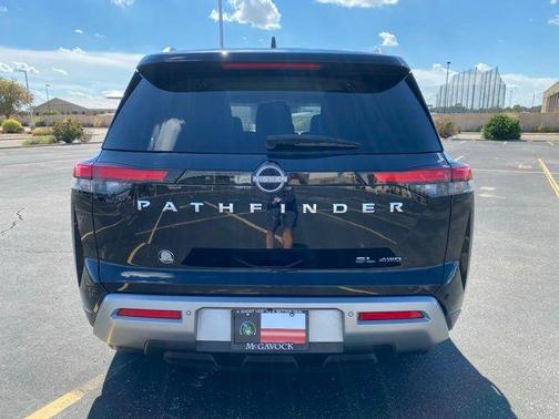 2022 Nissan Pathfinder SL