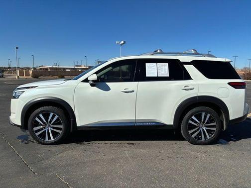 2024 Nissan Pathfinder Platinum