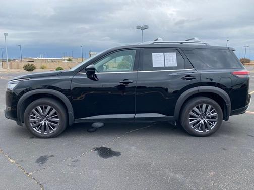 2024 Nissan Pathfinder SL