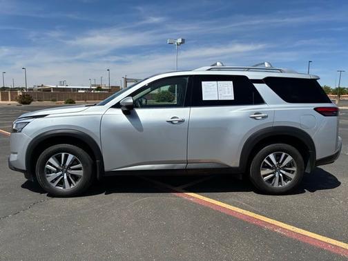 2023 Nissan Pathfinder SL