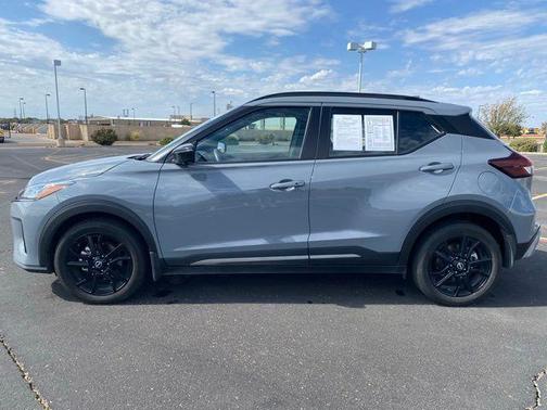 2023 Nissan Kicks SR