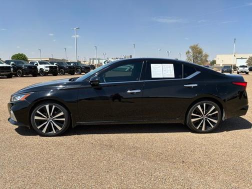 Black 2019 Nissan Altima 2.5 Platinum