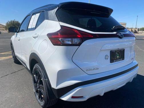 2023 Nissan Kicks SR