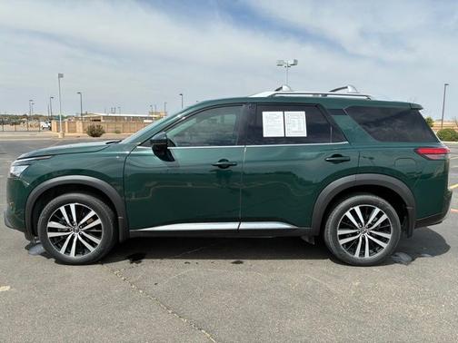 2023 Nissan Pathfinder Platinum