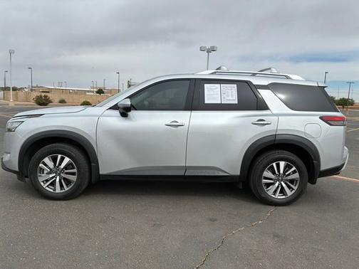 Brilliant Silver Metallic 2025 Nissan Pathfinder SL