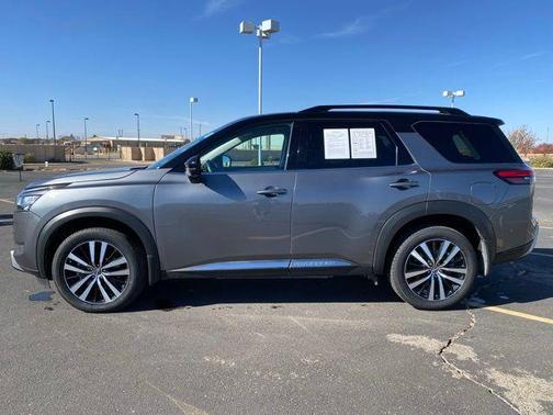 2024 Nissan Pathfinder Platinum