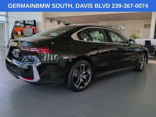 Black Sapphire Metallic 2026 BMW i5 eDrive40