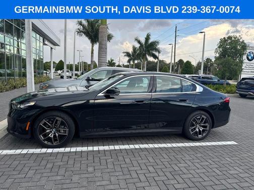 Black Sapphire Metallic 2026 BMW i5 eDrive40