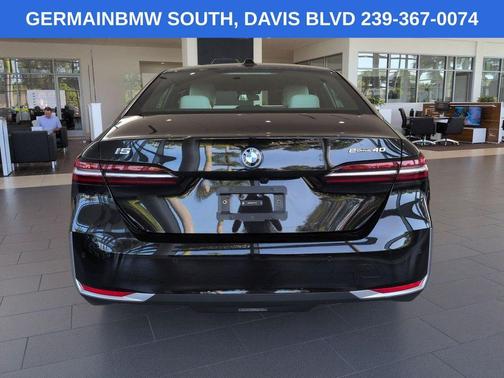 Black Sapphire Metallic 2026 BMW i5 eDrive40