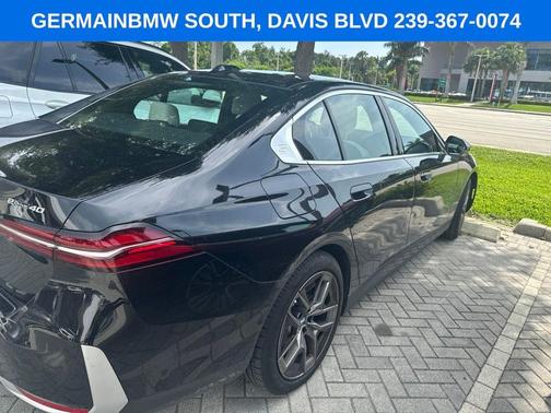 Black Sapphire Metallic 2026 BMW i5 eDrive40
