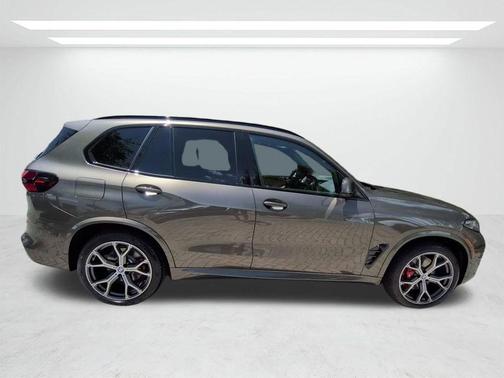 Manhattan Green Metallic 2026 BMW X5 xDrive40i