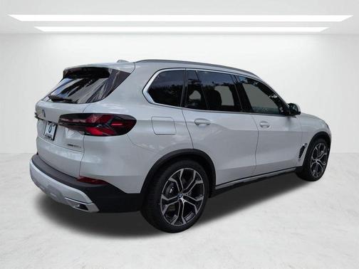 Mineral White Metallic 2026 BMW X5 PHEV xDrive50e