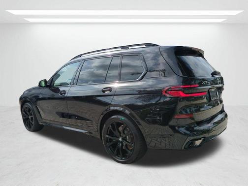 Black Sapphire Metallic 2026 BMW X7 xDrive40i