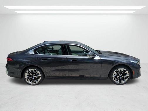 Dark Graphite Metallic 2027 BMW 530 i xDrive
