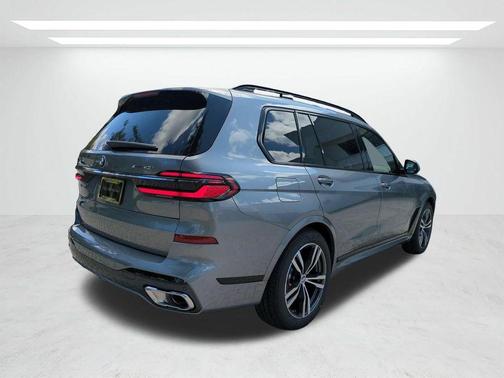 Gray Metallic 2027 BMW X7 xDrive40i