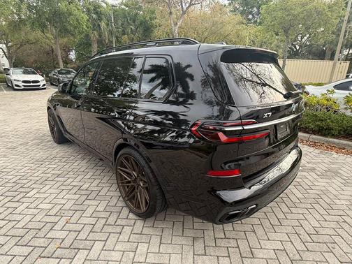 2023 BMW X7 M60i