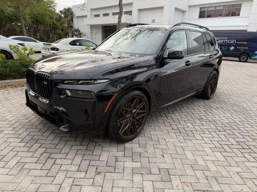 2023 BMW X7 M60i
