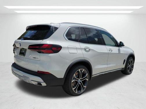 Alpine White 2026 BMW X5 xDrive40i
