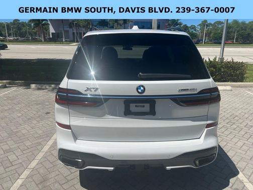 White Metallic 2023 BMW X7 xDrive40i