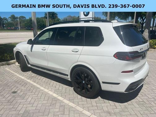 White Metallic 2023 BMW X7 xDrive40i