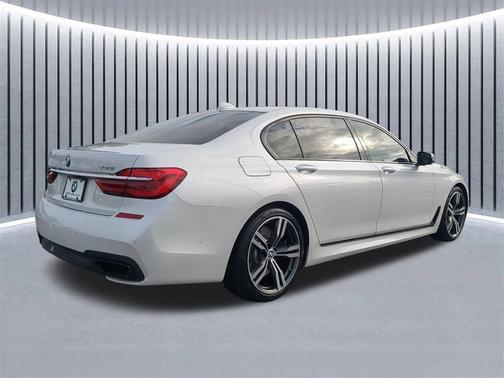2019 BMW 750 i