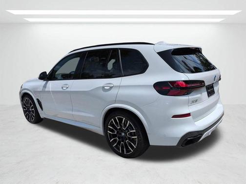 Alpine White 2026 BMW X5 PHEV xDrive50e