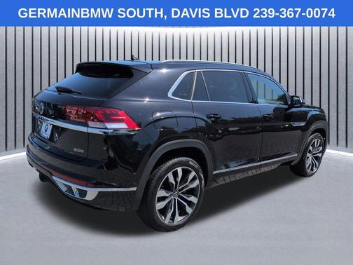 Deep Black Pearl Effect 2021 Volkswagen Atlas Cross Sport 3.6L V6 SEL Premium R-Line