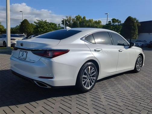 2022 Lexus ES 350 Base