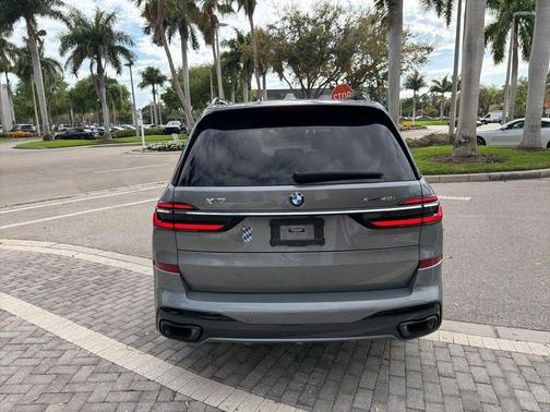 2023 BMW X7 xDrive40i