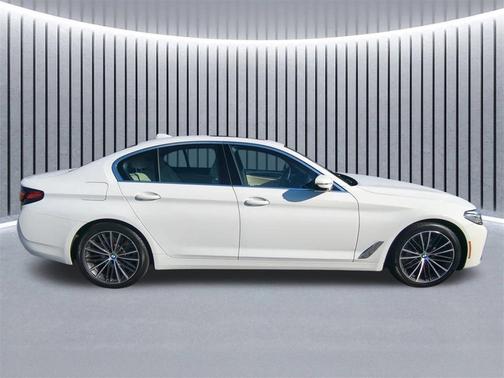 2022 BMW 530 i