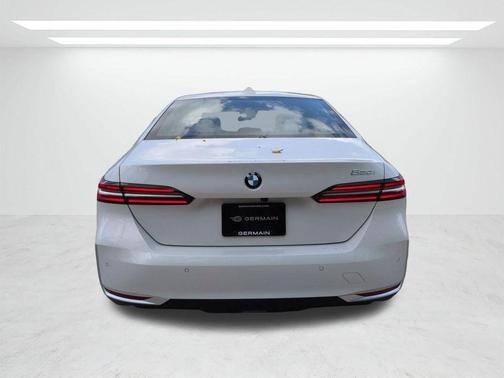 Mineral White Metallic 2027 BMW 530 i
