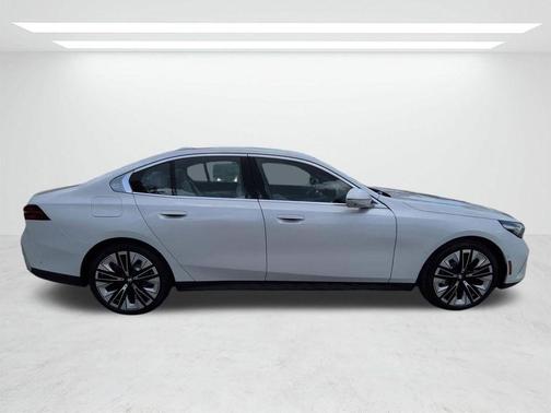 Mineral White Metallic 2027 BMW 530 i