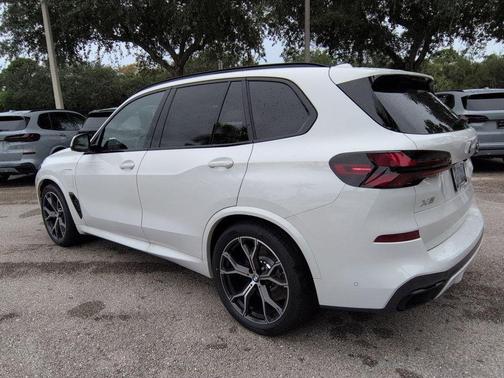 Alpine White 2026 BMW X5 PHEV xDrive50e