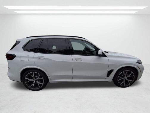 Alpine White 2026 BMW X5 PHEV xDrive50e