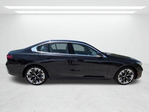 Black Sapphire Metallic 2027 BMW 530 i