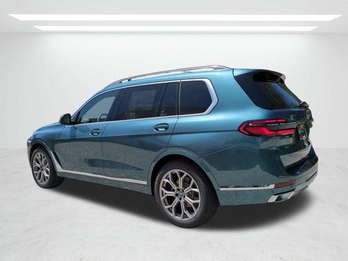 Blue Ridge Mountain Metallic 2027 BMW X7 xDrive40i