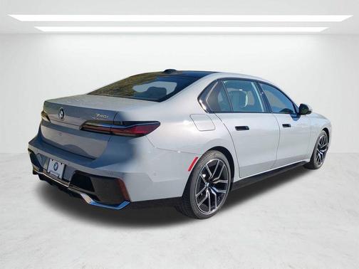 2026 BMW 740 i