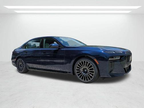 Tanzanite Blue II Metallic 2026 BMW 750e xDrive