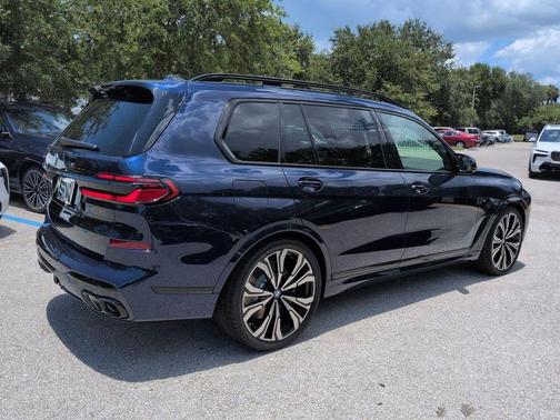 Tanzanite Blue II Metallic 2027 BMW X7 M60i