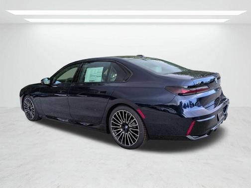 Tanzanite Blue II Metallic 2026 BMW i7 XDrive60