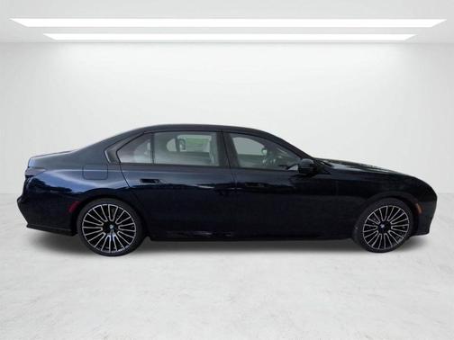 Tanzanite Blue II Metallic 2026 BMW i7 XDrive60