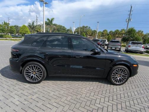 2022 Porsche Cayenne S