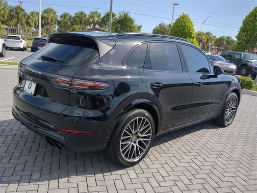 2022 Porsche Cayenne S