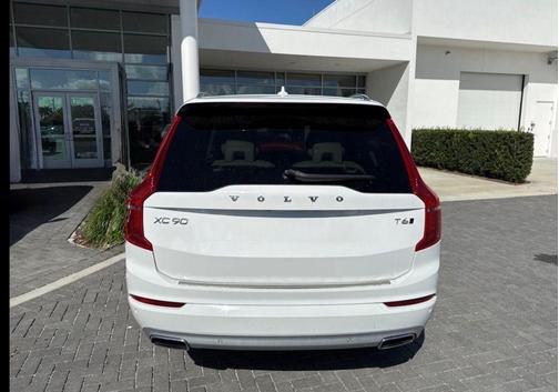 2021 Volvo XC90 T6 Momentum 7 Passenger