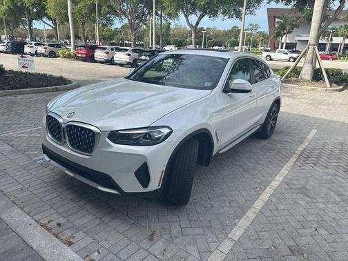 2023 BMW X4 xDrive30i