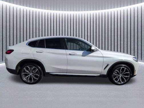 Mineral White Metallic 2023 BMW X4 xDrive30i