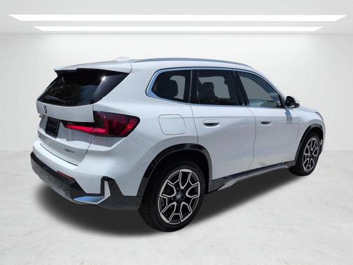 Alpine White 2026 BMW X1 xDrive28i